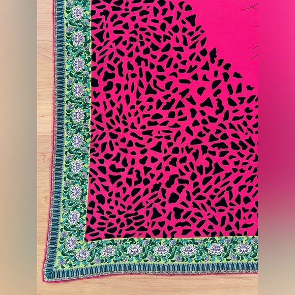 🐆🖤Vintage Silk Snow Leopard in Heart Scarf by Charlotte Sparre | 34” Square - Picture 14 of 17